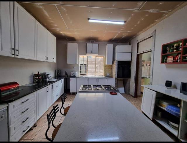 3 BEDROOM HOUSE FOR SALE IN NEWLANDS